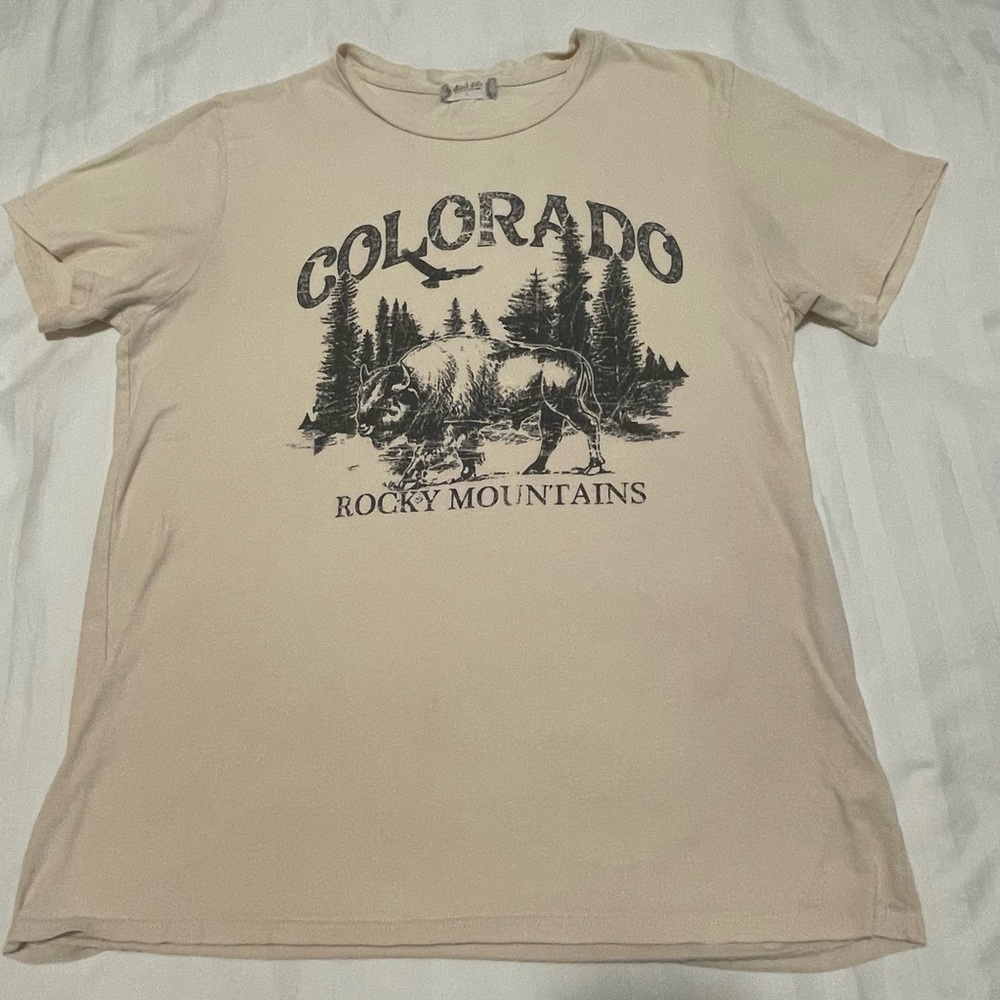 Altar’d State Cream “Colorado Rocky Mountains” Graphic T-Shirt - Size L